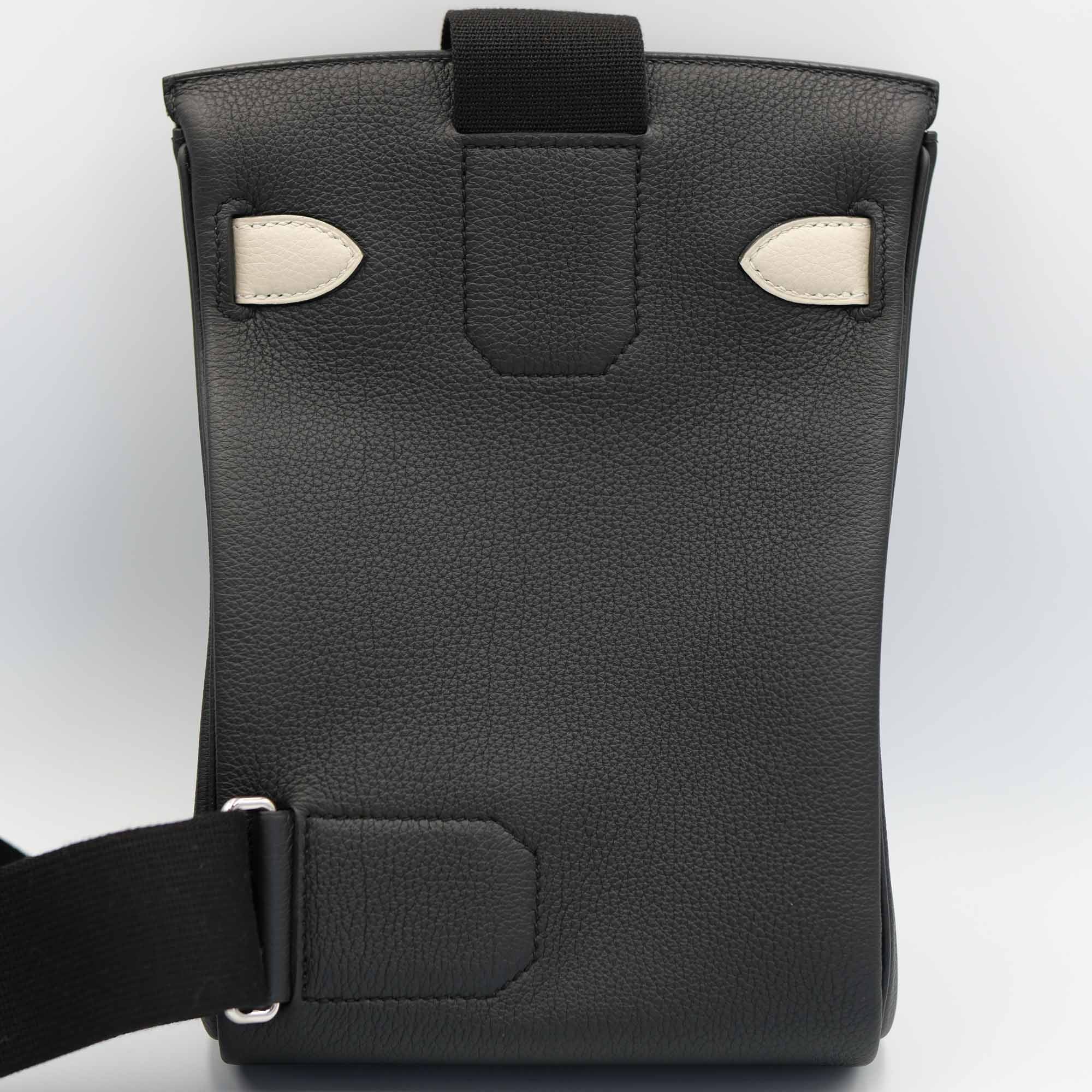 Hermès HAC à Dos PM HSS Noir Togo and Craie Swift Palladium Hardware 4 Hermès HAC à Dos PM HSS Noir Togo and Craie Swift Palladium Hardware - Image 4