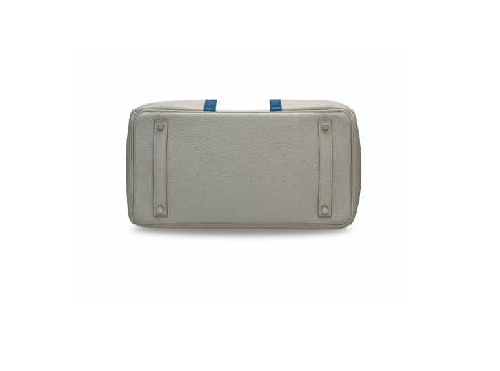 A LIMITED EDITION GRIS PERLE & WHITE CLÉMENCE LEATHER & SHINY MYKONOS LIZARD CLUB BIRKIN 35 WITH PALLADIUM HARDWARE 4 A LIMITED EDITION GRIS PERLE & WHITE CLÉMENCE LEATHER & SHINY MYKONOS LIZARD CLUB BIRKIN 35 WITH PALLADIUM HARDWARE - Image 4