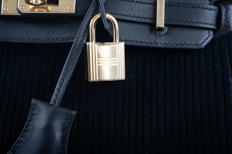 Hermès Birkin 25 Black côte à côte tuffetage and Swift Permabrass Hardware 4 Hermès Birkin 25 Black côte à côte tuffetage and Swift Permabrass Hardware - Image 4